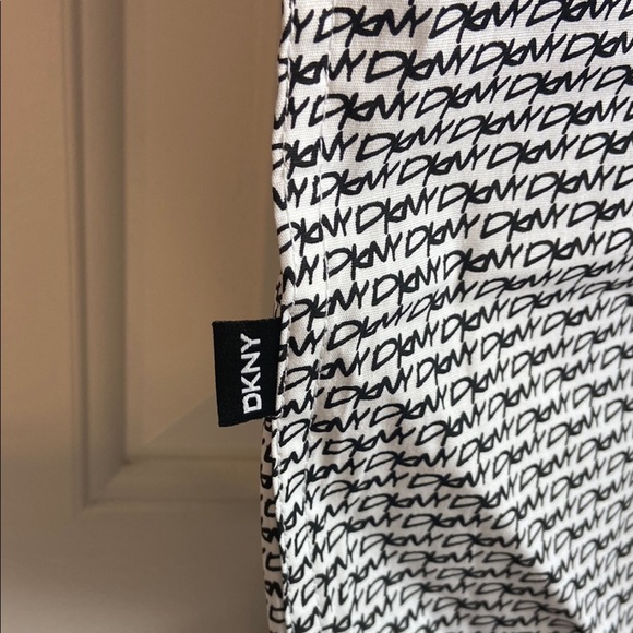 DKNY Men's Monochrome Patterned Button Down Shirt - Picture 5 of 5